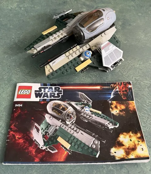 GENUINE LEGO Star Wars: Anakin's Jedi Interceptor (9494) - NEAR COMPLETE w/Droid