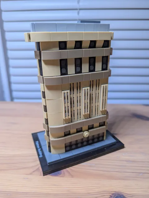 LEGO ARCHITECTURE: Flatiron Building, New York (21023) Complete Set with Manual