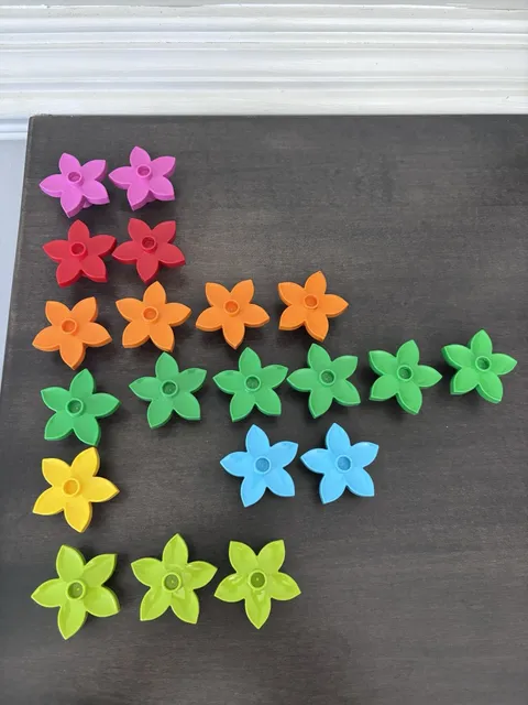Lego Duplo 20 pc Lot Flowers Petals Mixed Green Red Yellow Orange