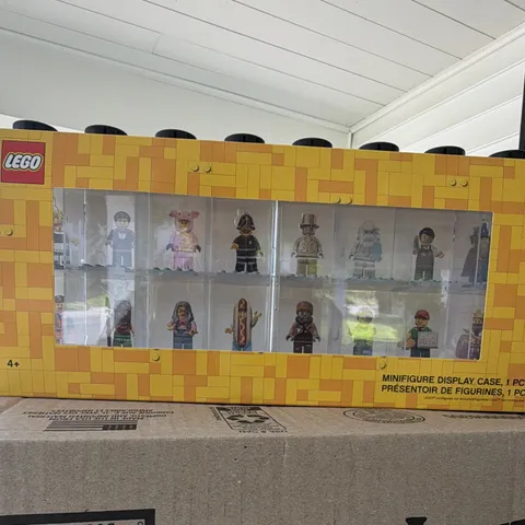 LEGO Minifigure Display Case Wall-Mounted 16 Compartments Yellow/Orange 40660005