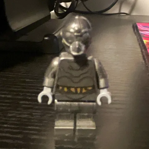 LEGO Minifigure RA-7 Protocol Droid (Pearl Dark Grey
