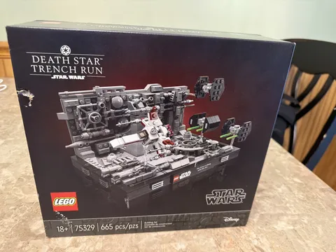 LEGO Star Wars Death Star Trench Run Diorama 75329 665 Pieces Complete Set