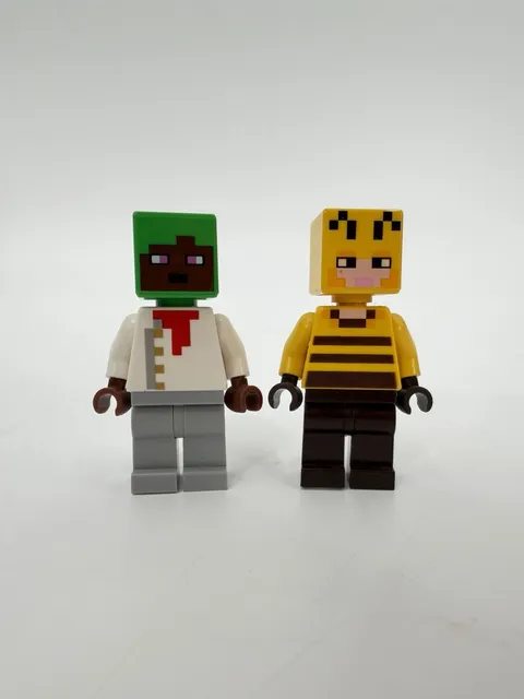 LEGO Minecraft Minifigure Beekeeper 21165 + Baker Minecraft Minifigure 21184