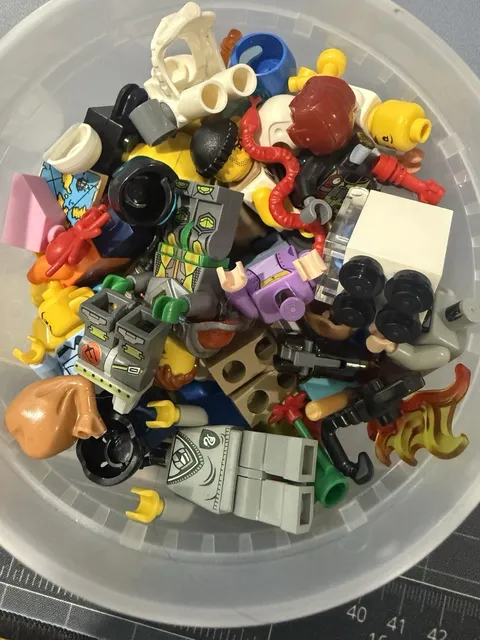 Lego Mix and match Minifigures, plus accessories City and more. RB05