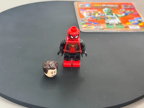 LEGO® Marvel Spider-Man Integrated Suit Minifigure w/ Tom Holland Head 76261