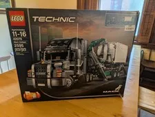 LEGO TECHNIC 42078 Mack Anthem Open Box 