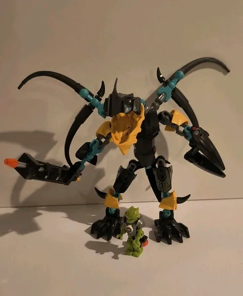 LEGO Hero Factory 44020 FLYER Beast vs. BREEZ Villain Battle 99% Complete