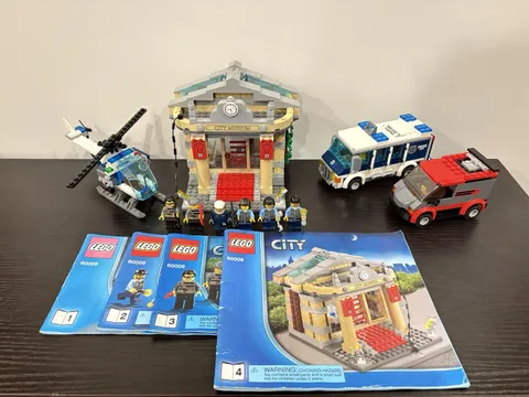 LEGO City Police 60008 Museum Break-In 100% Complete w/Minifigs Manuals Retired
