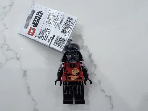 LEGO Darth Vader Vacation Key Light 5010232 Summer Keychain Flashlight IN HANDS!