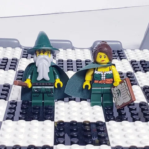 Lego Dark Green Queen & Wizard Minifigures Castle Kingdoms 853373 RARE HTF