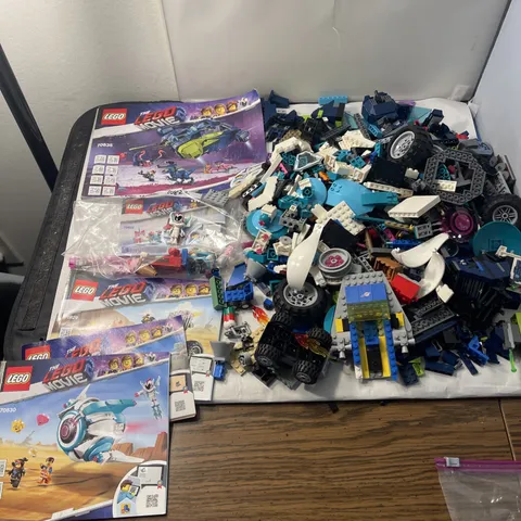 Huge Lot of Lego Movie 2 Parts and Pieces with 4 Manuals and a few Mini-Figs