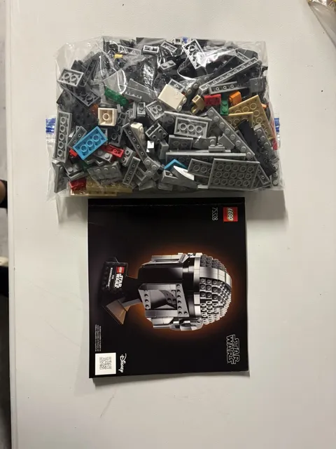 LEGO Star Wars: The Mandalorian Helmet 75328 Fully Complete With Instructions