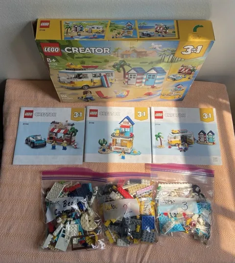 LEGO 31138 Creator-Beach Camper Van 3-in-1 Set 556 pcs