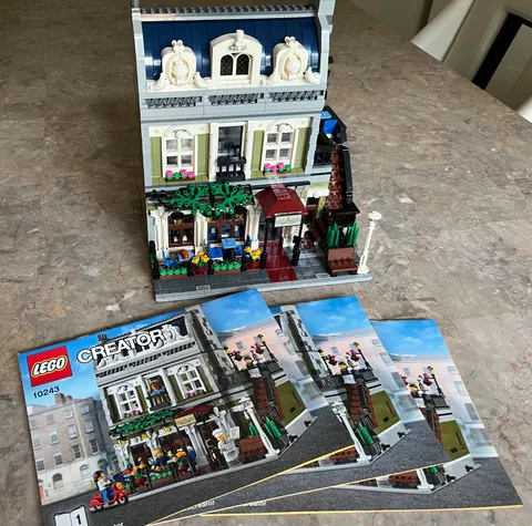 Lego 10243 Parisian Restaurant 100% complete excellent condition