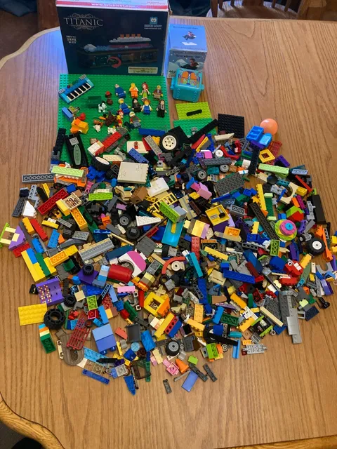 Lego Bulk Lot 5 lbs 9 oz Includes Mini Figures dogs, cats 32x32 Plate Wheels +