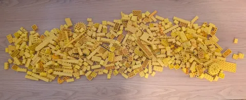789g Bulk Yellow Colored Lego Lot (May contain some non-lego / mega bloks)