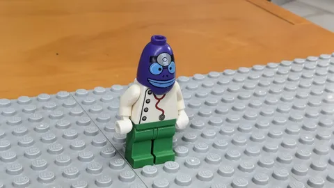 BIKINI BOTTOM EMERGENCY ROOM DOCTOR LEGO MINIFIGURE 3832 from SpongeBob Bob017