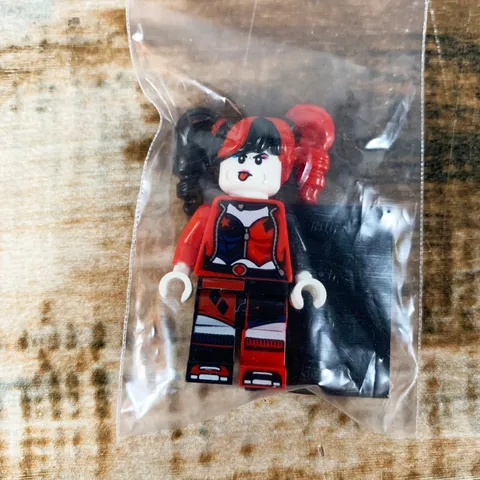 LEGO DC Batman II sh838 Harley Quinn Pigtails Minifigure 76220
