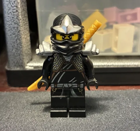 LEGO Ninjago Cole ZX  Shoulder Armor Minifigure 9449 Ultra Sonic Raider w/ Sword