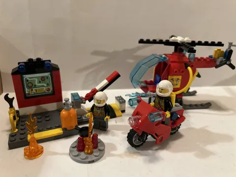 LEGO Juniors My First Fire Station (Set #10661) Fire Fighters Helicopter Rescue