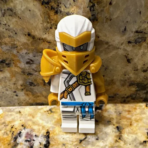 LEGO Minifigure White Outfit w/ Gold Armor Shoulder Pads White Hood/Mask Hair