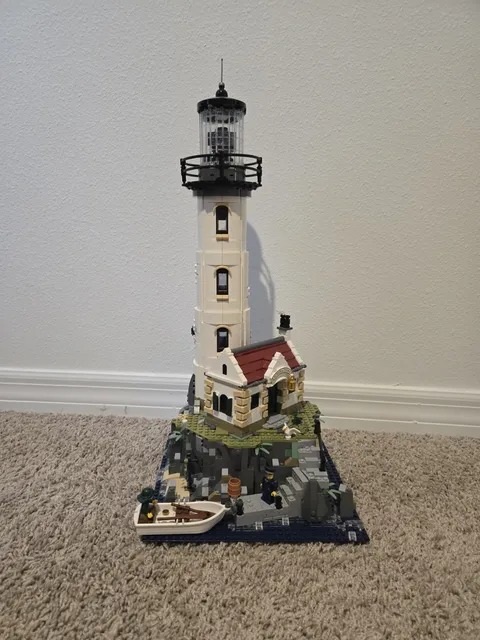 LEGO Ideas: Motorized Lighthouse (21335) 99% Complete Used. 