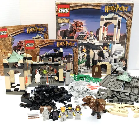 LEGO Harry Potter 4706 4704 Vintage Castle Parts MOC Lot w/ Fluffy & Minifigures