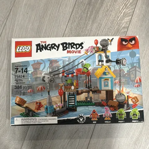 LEGO the Angry Birds Movie: Pig City Teardown (75824)