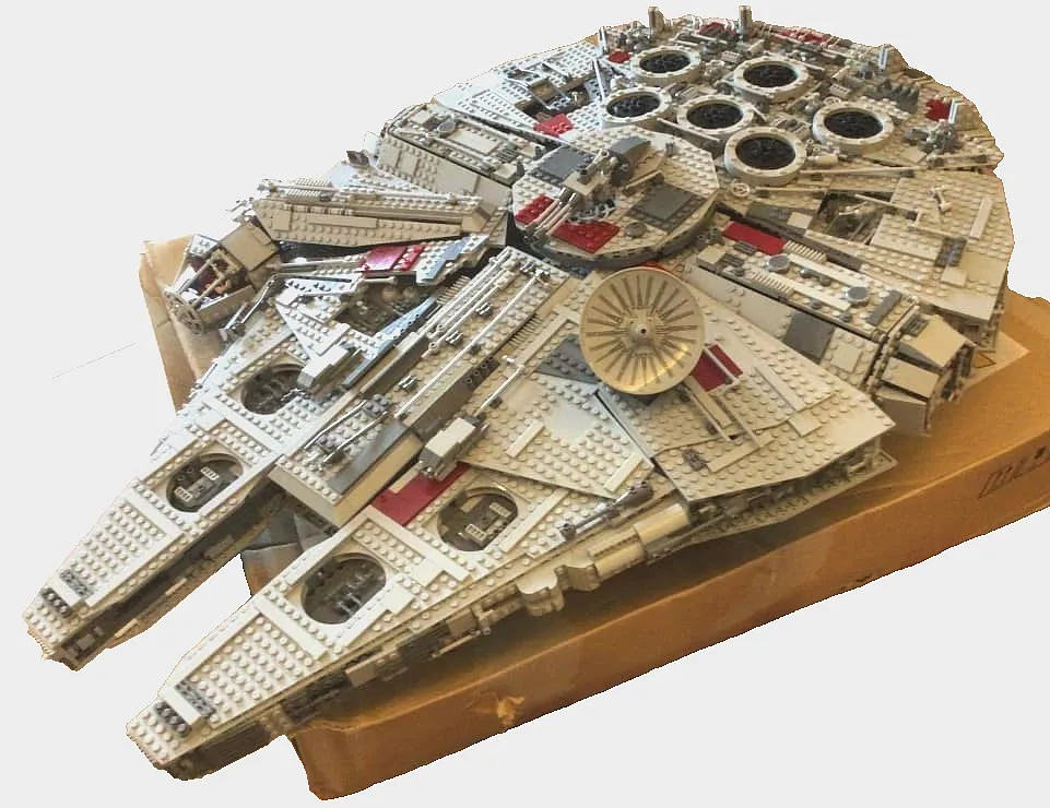 LEGO 10179 Ultimate Collector's Millennium Falcon Star Wars Complete 2007
