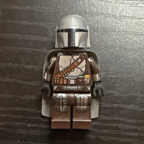 LEGO Star Wars The Mandalorian Minifigure with Cape, 1 Piece