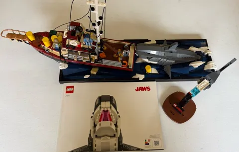 LEGO Ideas Jaws 21350 Complete Display Set Manual Minifigs Included