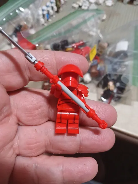LEGO STAR WARS Elite Praetorian Guard Minifigure 75225 Flat Helmet with Weapon