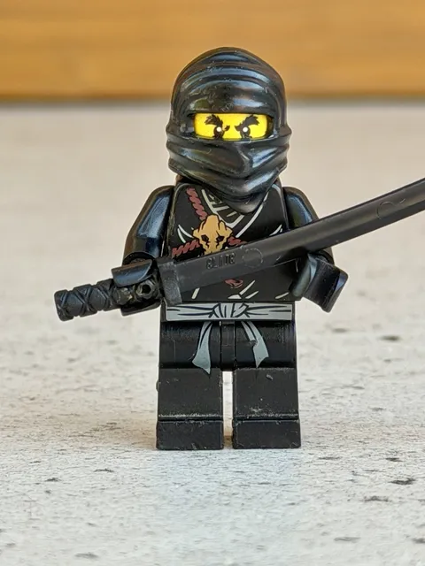 Lego Ninjago The Golden Weapons Cole Minifigure njo0006 njo006 (DAMAGED)