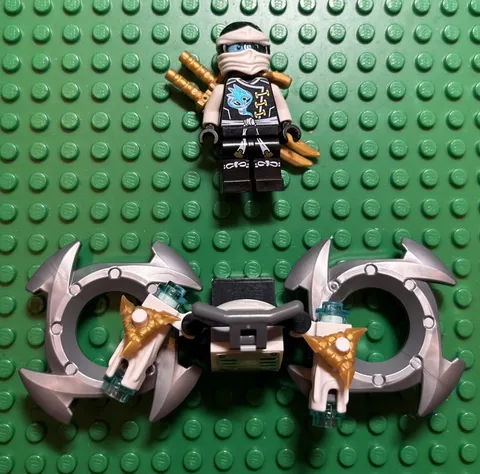 LEGO Ninjago Zane Skybound Minifigure NJO189 70603 With Weapons Authentic