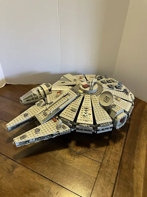 LEGO Star Wars 7965 Millennium Falcon Mostly Complete No Figures