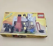 LEGO New Vintage 1984 Lion Knights Castle Blacksmith Shop 6040 Legoland