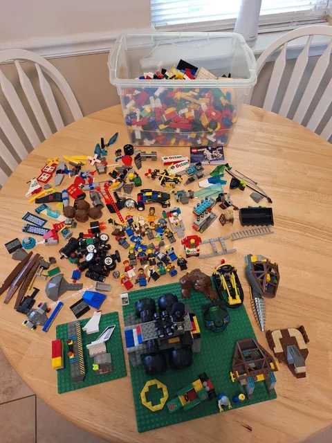 LEGO Bulk Lot Mixed Bricks & Parts w/ Minifigures Octan Set 6458
