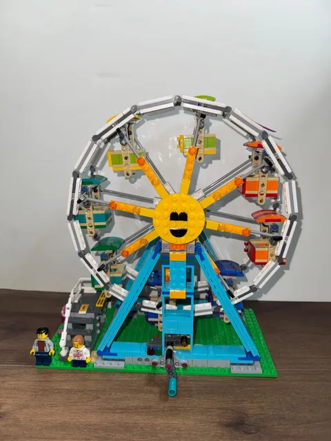 Incomplete LEGO CREATOR: Ferris Wheel (31119)