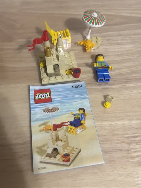 LEGO Holiday & Events 40054 Beach Summer Scene w/ Minifigure COMPLETE City READ