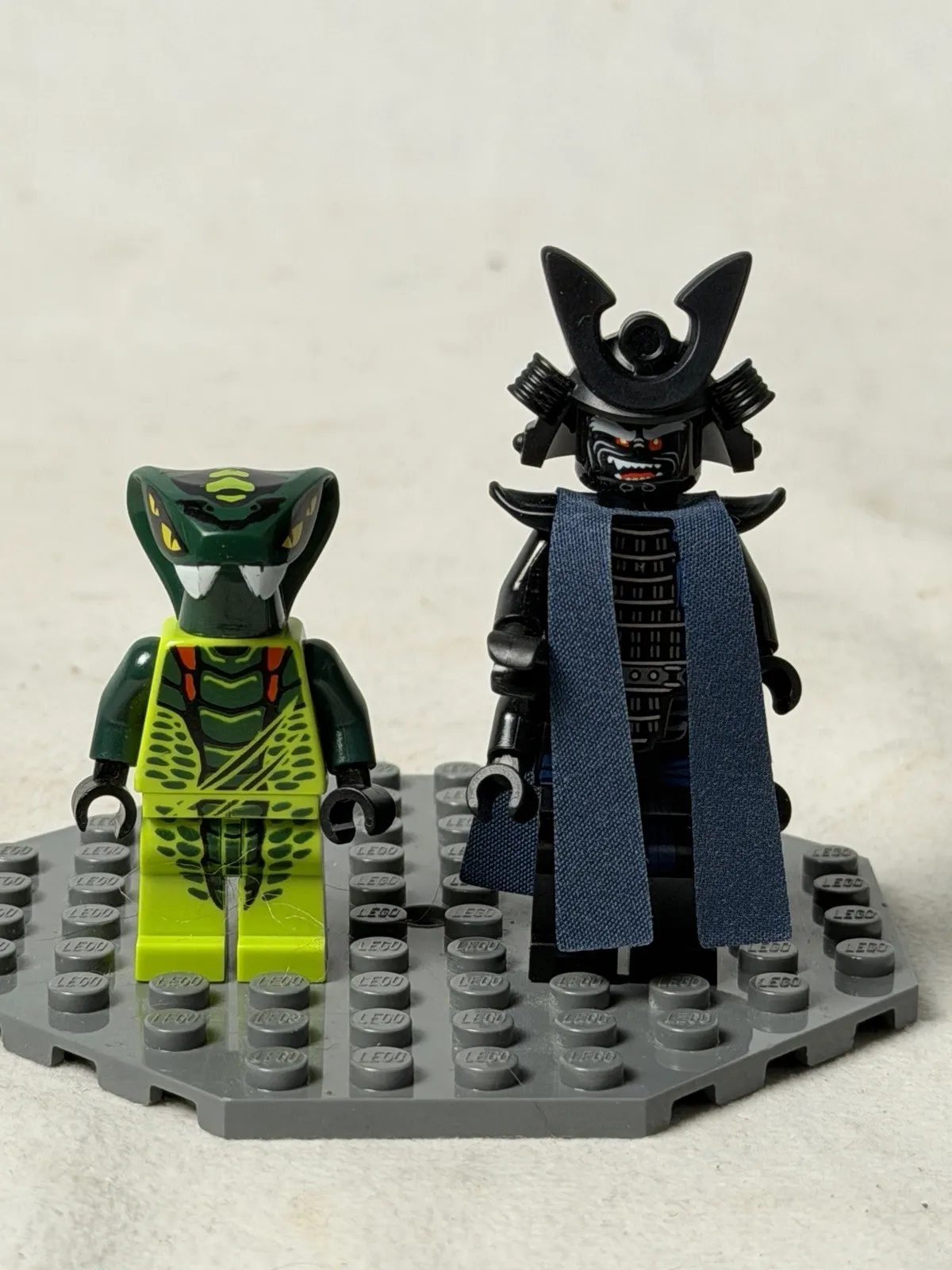 Lego Lord Garmadon Minifigure Ninjago Movie Armor and Robe + Spitta