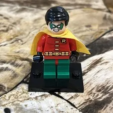 LEGO Minifigure Robin (sh112a) Very Short Cape From Batman II