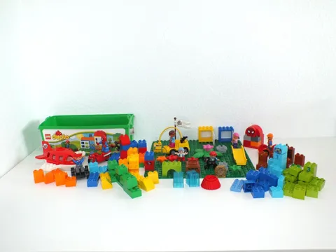 Lot Of Lego Duplo People Animals Cars, Plane & Mat & Bricks and More 136 Pieces