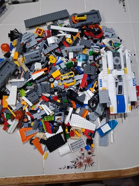 LEGO 4 LB Bulk Lot Mixed Parts Pieces Blocks Lot B