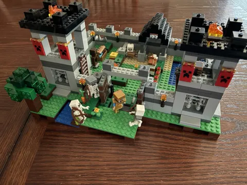 LEGO Minecraft: The Fortress (21127) 100% Complete w/ Manuals & Minifigs No Box
