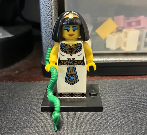 LEGO Minifigure series 5 Egyptian Queen