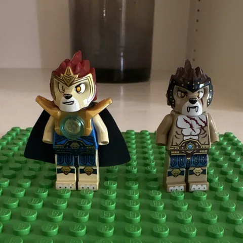 LEGO Legends of Chima Minifigures Lot of 2 w/ Capes & Hair Pieces, 99% Complete