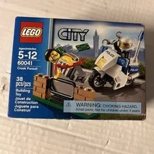 LEGO City Crook Pursuit Set 38 Pieces (60041) Crook & Police Minifigures