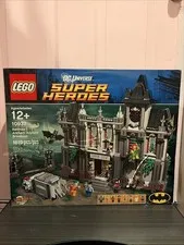 Retired LEGO DC Comics Super Heroes: Batman: Arkham Asylum Breakout (10937)