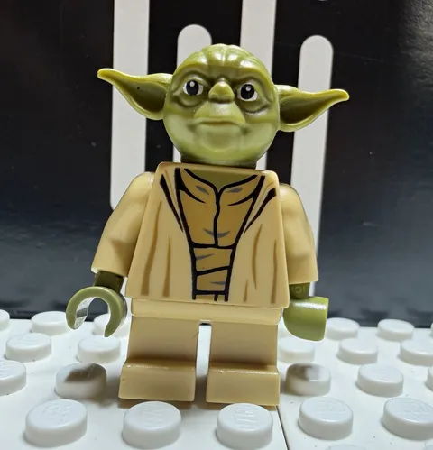 LEGO Star Wars Yoda Minifigure SW0707