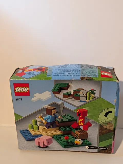 LEGO 21177 2022 The Creeper Ambush Minecraft Retired Steve Pig Chicken Creeper